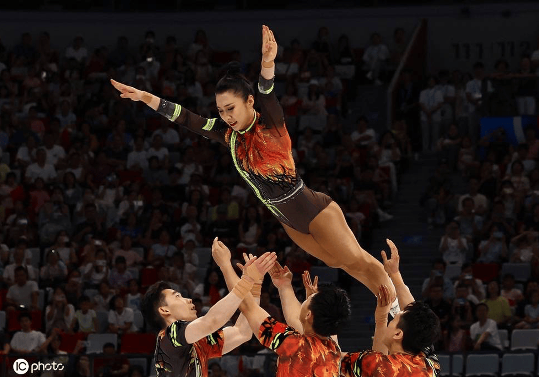 体操选手发挥出色,荣膺最佳MVP 体操选手发挥出色,荣膺最佳MVP