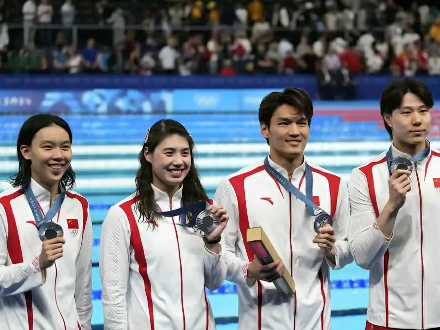 史诗对决!游泳上演极限翻盘 史诗对决!游泳上演极限翻盘