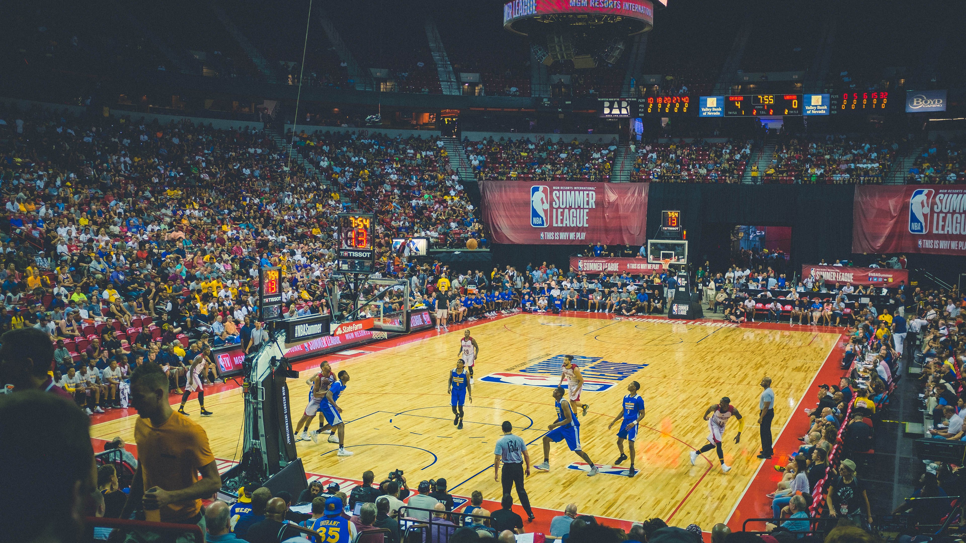 致胜一投与终场哨音,当火箭的巅峰对决遇见欧冠之夜