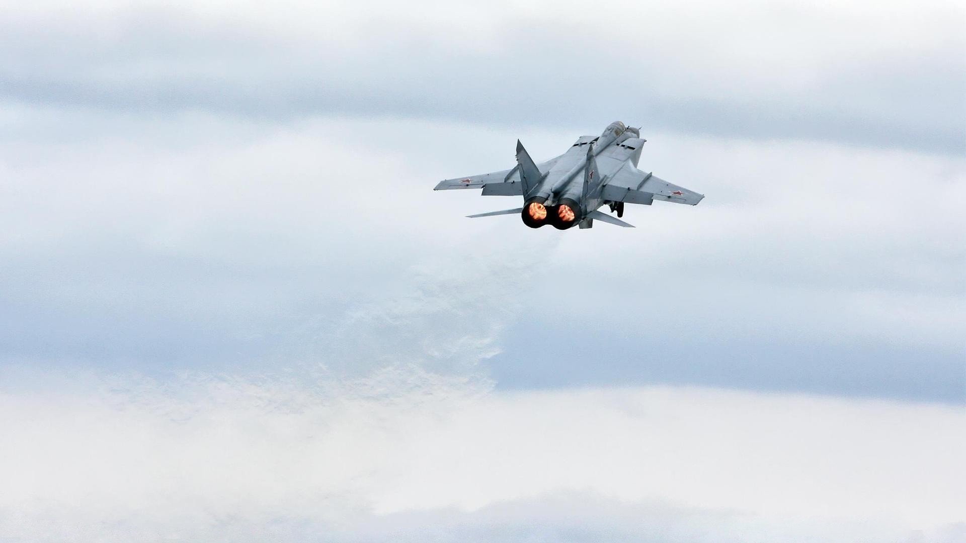 新旧力量的终极碰撞，爱德华兹天赋炸裂，马刺体系教条如何绞杀活塞？