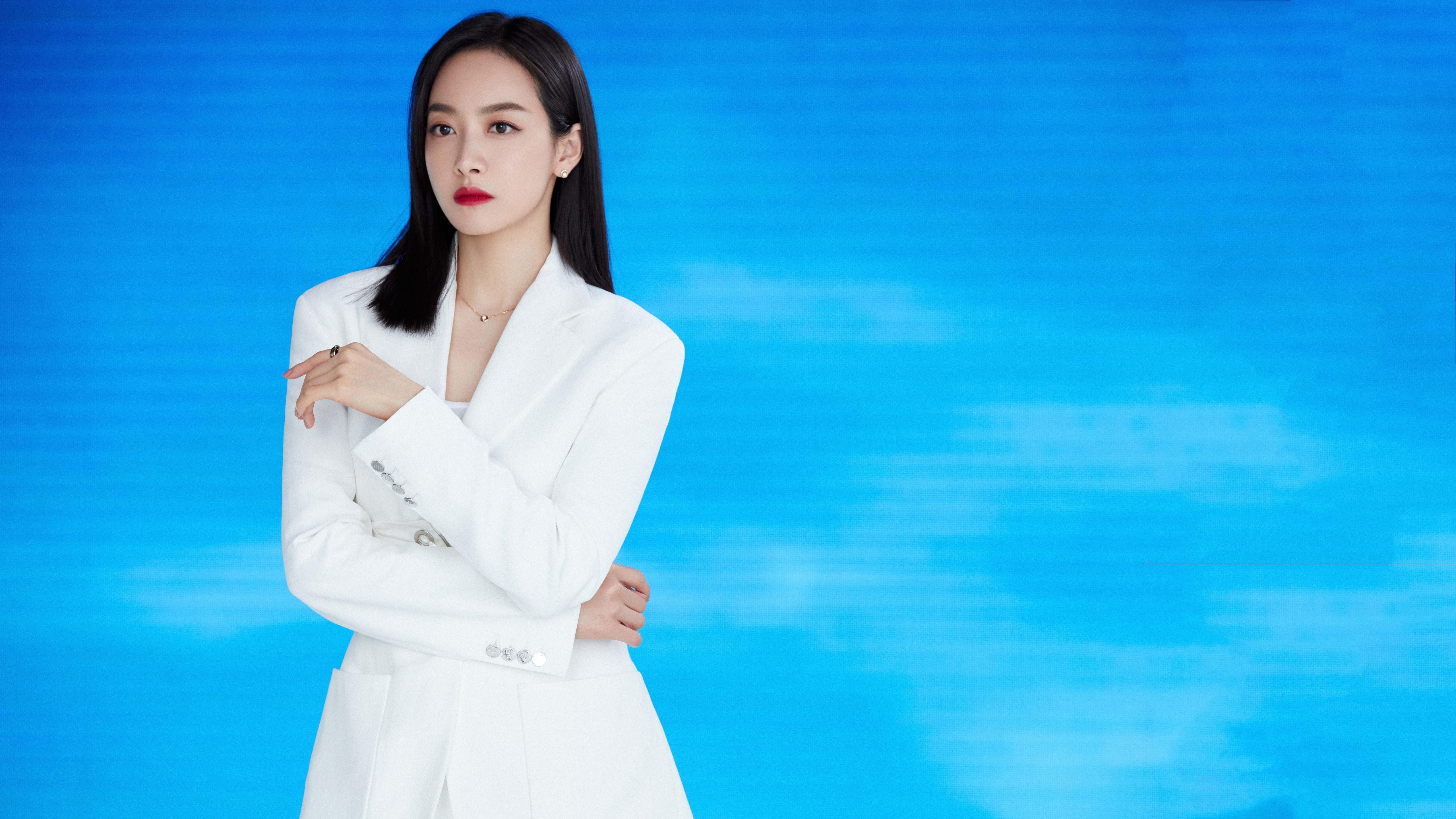 当圣塞巴斯蒂安的蓝白条纹遇见北非的赤红沙漠，C罗—这场唯一性对决的唯一主角